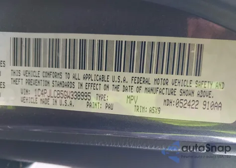 2016 Jeep Cherokee Latitude z USA, uszkodzony, nr VIN 1C4PJLCB5GW338995